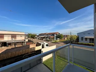 Vista da varanda com vista para a rua e casas em Lajeado.