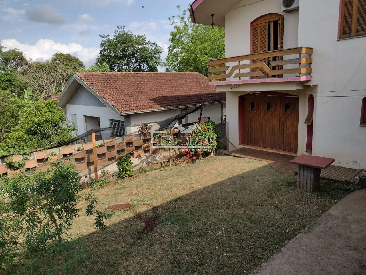 Casa com 4 dormitórios, foto 1