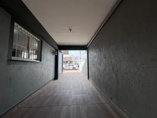 Corredor interno de uma residência em Lajeado, Brasil.
