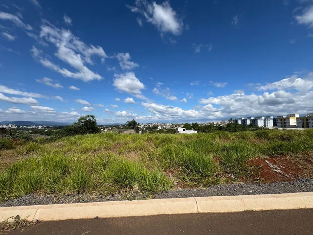 Vista panorâmica de vegetação e paisagem urbana em Lajeado.