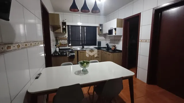 Vista da cozinha e sala de jantar de um imóvel em Lajeado.