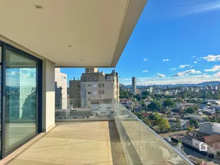 Vista da varanda com vista para a paisagem urbana de Lajeado.