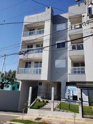Fachada de um prédio residencial de vários andares em Lajeado, Brasil.