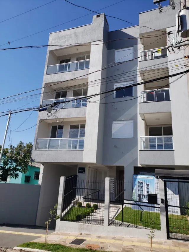 Fachada de um prédio residencial de vários andares em Lajeado, Brasil.