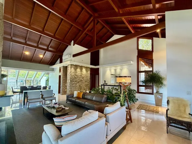 Casa com 4 dormitórios