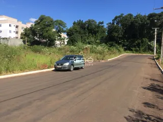 Vista da rua e vegetação ao redor da propriedade em Lajeado.