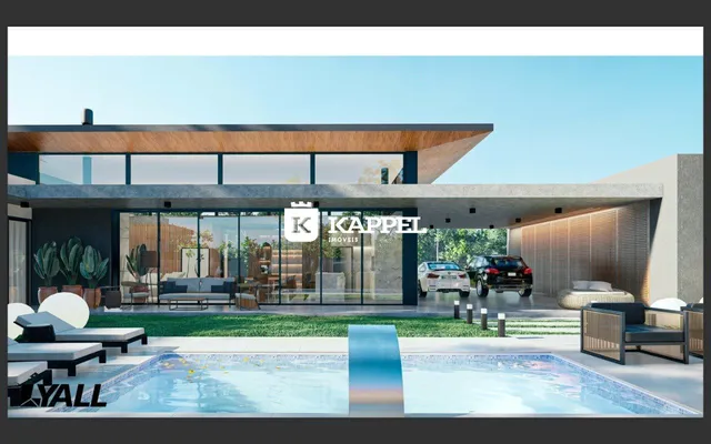Fachada moderna de residência com piscina e área externa em Lajeado.