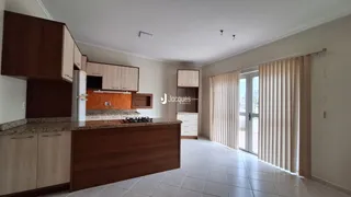 Foto da cozinha de um imóvel em Lajeado, Brasil.