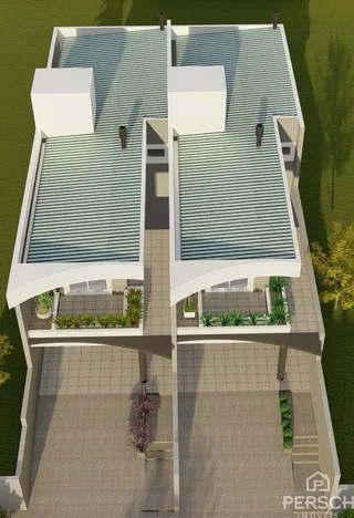 Fachada de uma casa residencial em Lajeado, Brasil, mostrando o telhado e as áreas externas.