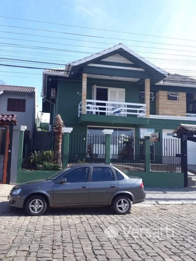 Casa com 4 dormitórios