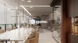 Ambiente interno moderno com mesa de jantar e grandes painéis de vidro.