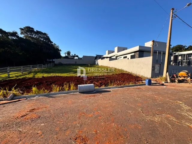 Vista externa de uma propriedade com cerca e gramado em Lajeado, Brasil.