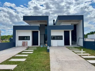 Fachada externa de uma residência moderna em Lajeado, Brasil.