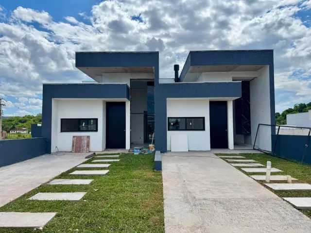 Fachada externa de uma residência moderna em Lajeado, Brasil.