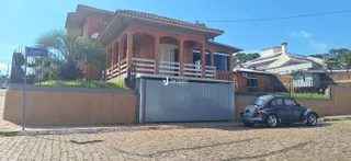 A fachada de uma casa de tijolos em Lajeado, Brasil.