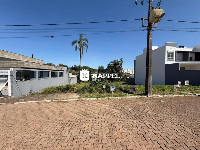 Foto da fachada de uma propriedade em Lajeado, Brasil, mostrando o entorno.
