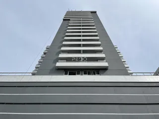 Fachada de um edifício residencial moderno em Lajeado, Brasil.