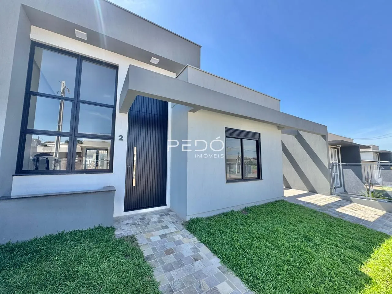 Fachada moderna de uma residência em Lajeado, Brasil.