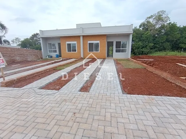 Casa geminada com 2 dormitórios