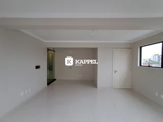 Foto de um ambiente interno amplo e claro de um imóvel.