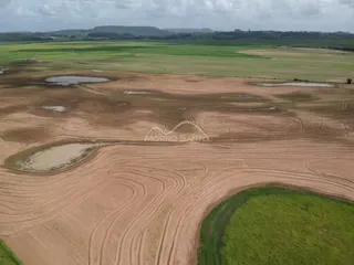 Vista aérea de campos agrícolas e paisagem rural em Lajeado.