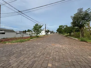 Vista da rua pavimentada em Lajeado, Brasil.