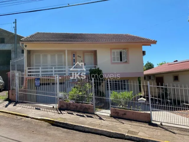 Casa com 4 dormitórios