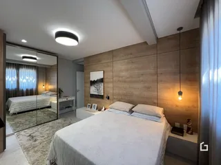 Quarto com duas camas e decoração moderna em um apartamento.
