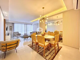 Sala de estar e jantar de um imóvel em Lajeado, Brasil.