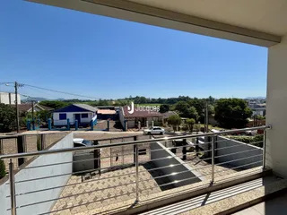 Vista da propriedade em Lajeado, Brasil, com uma varanda de ferro.