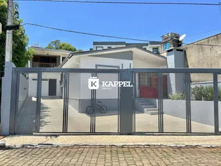 Vista externa de um portão de entrada de uma residência em Lajeado, Brasil.