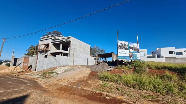 Vista externa de uma construção em terreno em Lajeado, Brasil.
