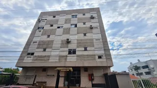 Fachada de um prédio residencial de vários andares em Lajeado, Brasil.