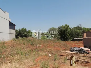 Vista externa de um terreno com vegetação seca em Lajeado, Brasil.
