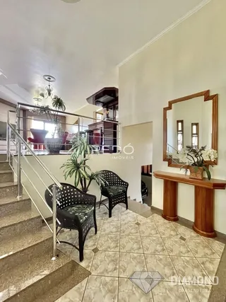 Vista de um hall com escadaria em um imóvel em Lajeado.
