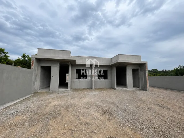 Casa geminada com 2 dormitórios