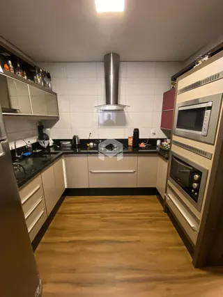 Foto da cozinha de um imóvel em Lajeado, Brasil.