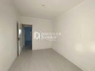 Vista de um corredor interno de uma propriedade em Lajeado.