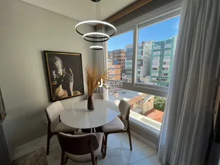 Sala de estar com vista para a cidade em Lajeado, Brasil.