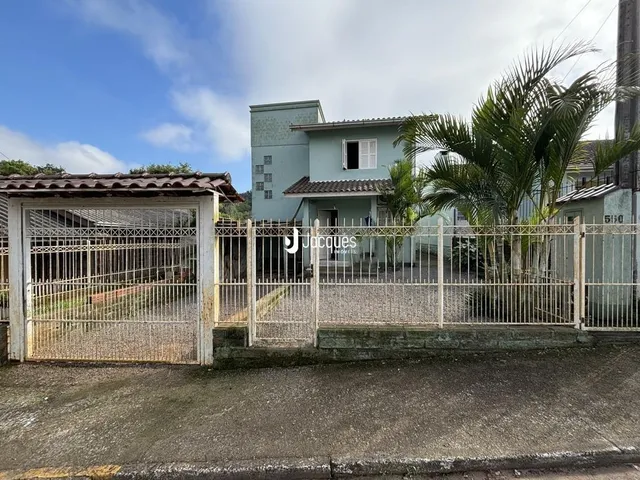 Casa com 4 dormitórios