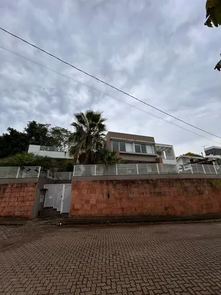 Casa com 4 dormitórios