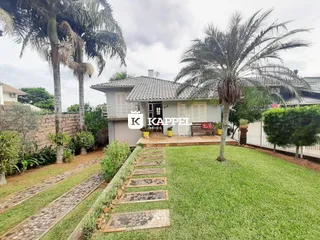 Fachada de uma casa residencial em Lajeado com jardim frontal.