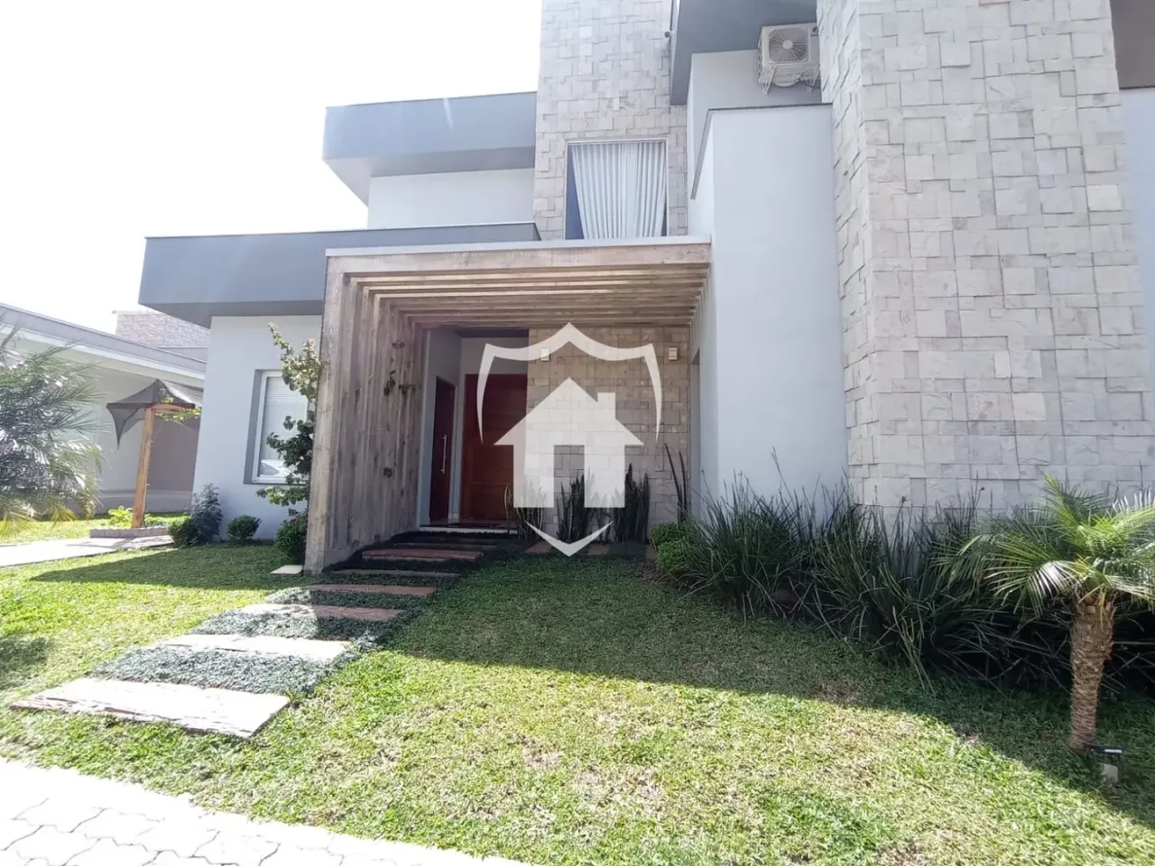 Casa com 4 dormitórios, foto 1