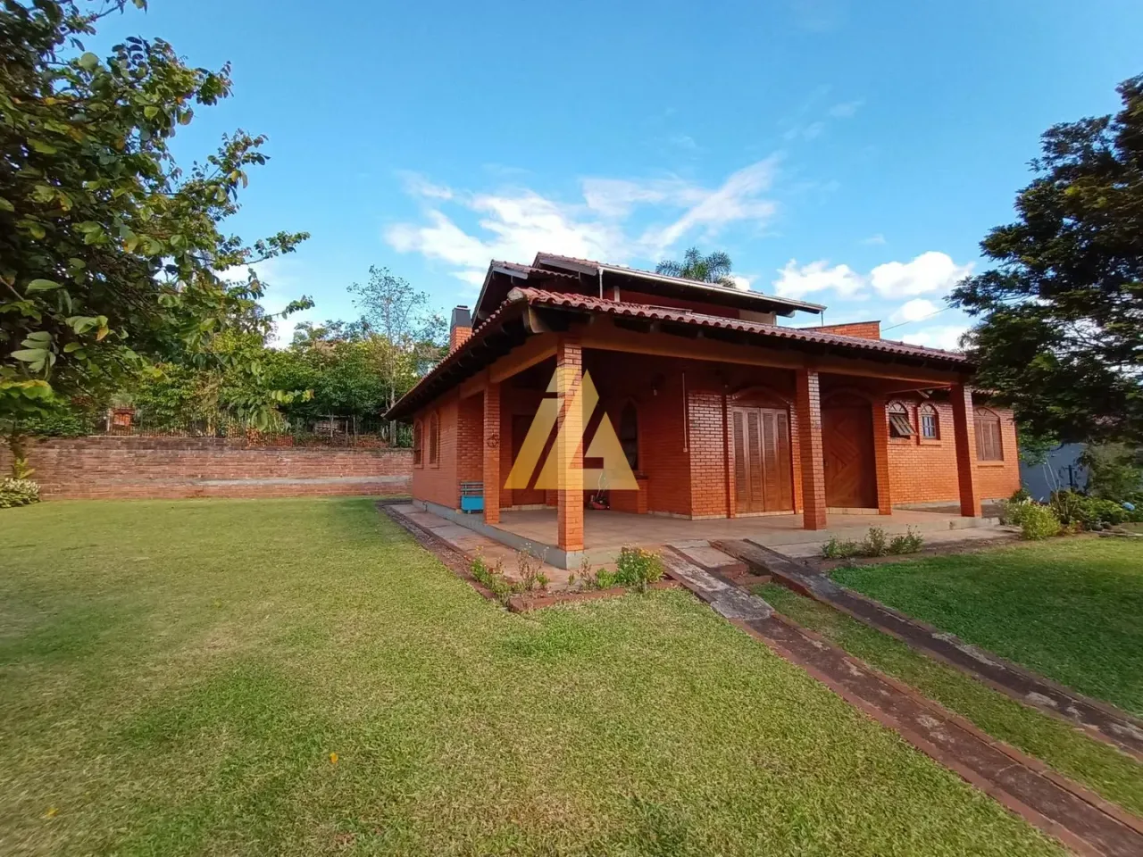 Casa com 4 dormitórios, foto 1
