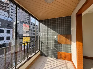 Vista da varanda com vista para o prédio vizinho em Lajeado.