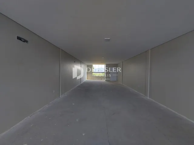 Corredor longo de um imóvel em Lajeado, Brasil.