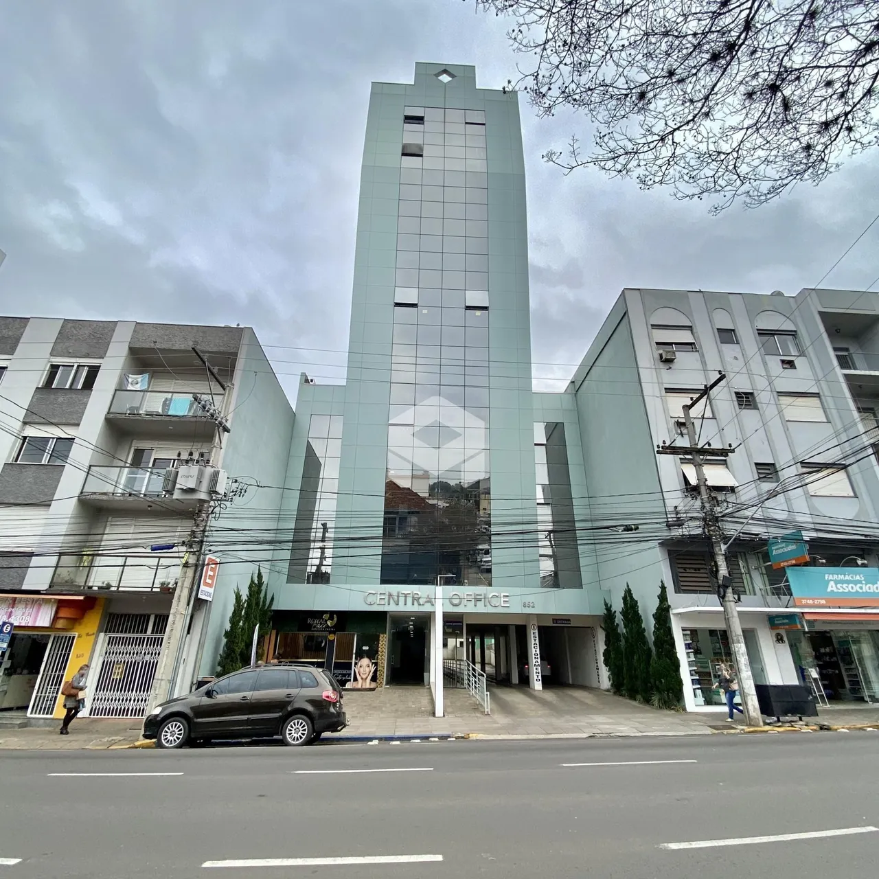 Fachada de um edifício comercial em Lajeado, Brasil.