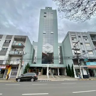 Fachada de um edifício comercial em Lajeado, Brasil.