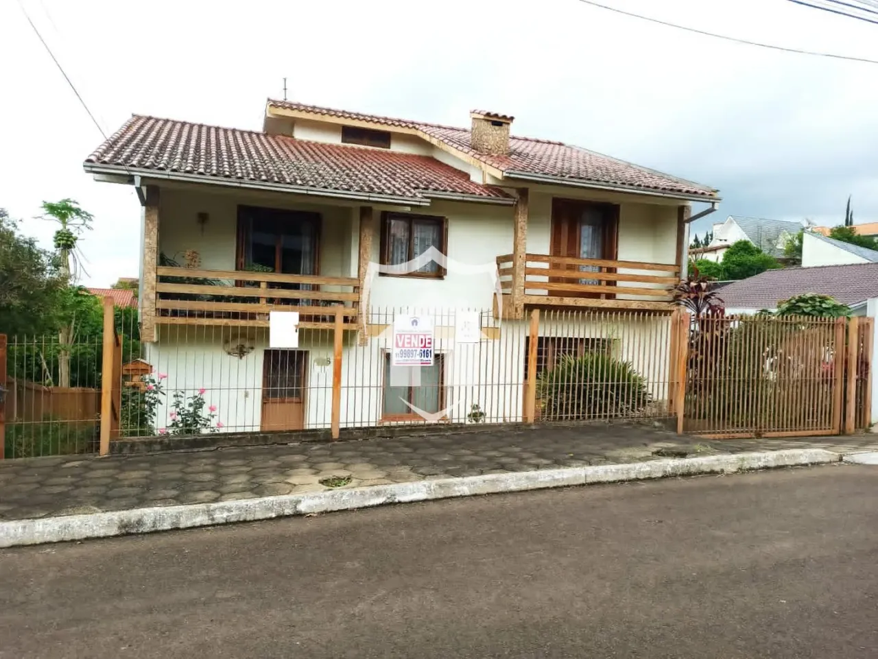 Casa com 4 dormitórios, foto 1