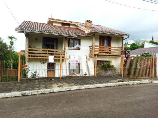 Casa com 4 dormitórios